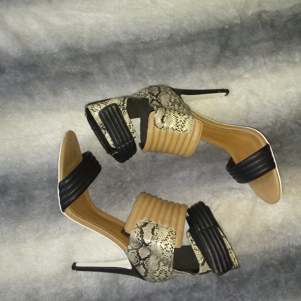 Izabella Rue, Rayna, Size 10, Tan/Black/Snakeskin